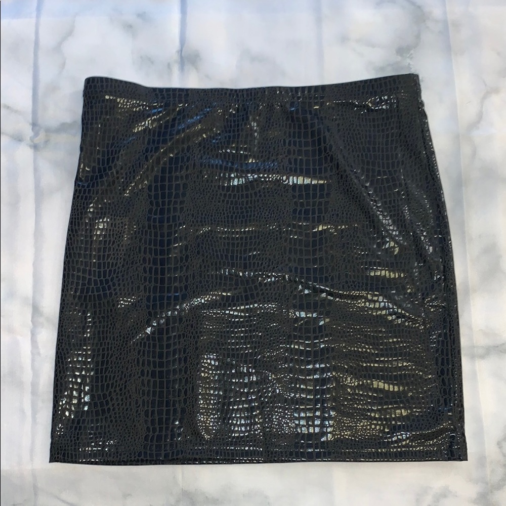 NWT SHEINbae L Black Crocodile-Patterned Skirt